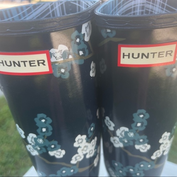 Hunter Refined Blossom Print Tall Gloss Boot, Size 7 - Picture 3 of 9